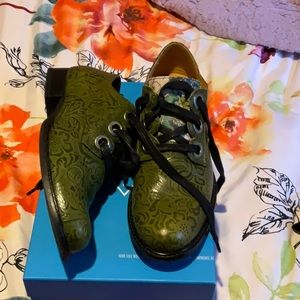 Fluevog Biblio Florence Embossed Green Women’s 8